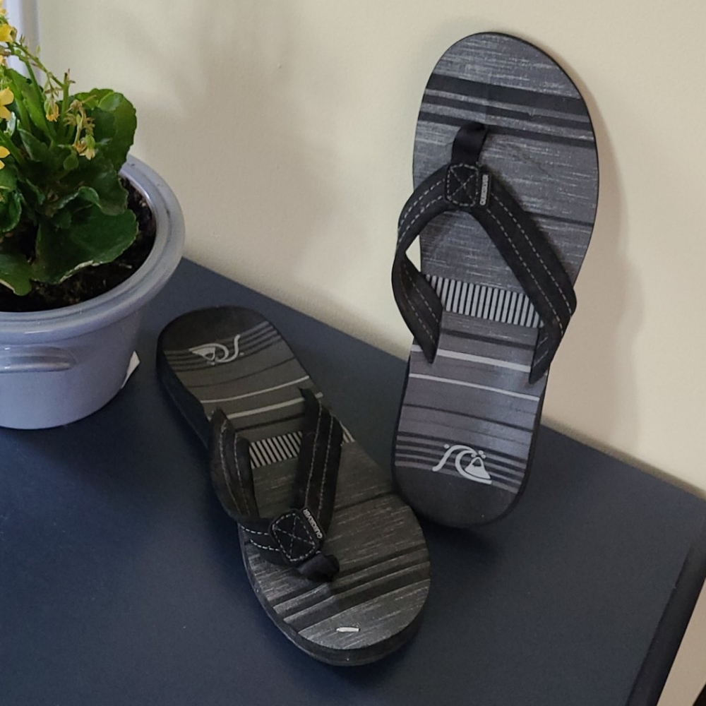 Quicksilver sz 12 mens flip flops